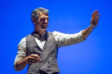LUCA ARGENTERO - È QUESTA LA VITA CHE SOGNAVO DA BAMBINO? - foto 1